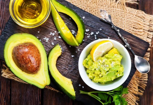 Salsa di avocado in ciotola — Foto Stock