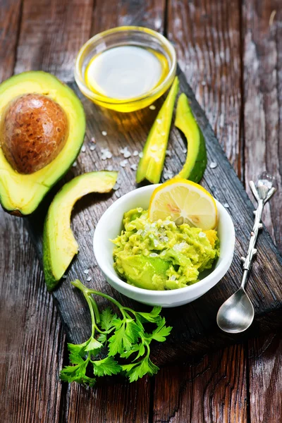 Salsa di avocado in ciotola — Foto Stock