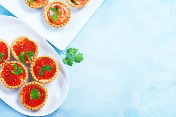 Tartlets with seafood and parsley — Stock Photo, Image