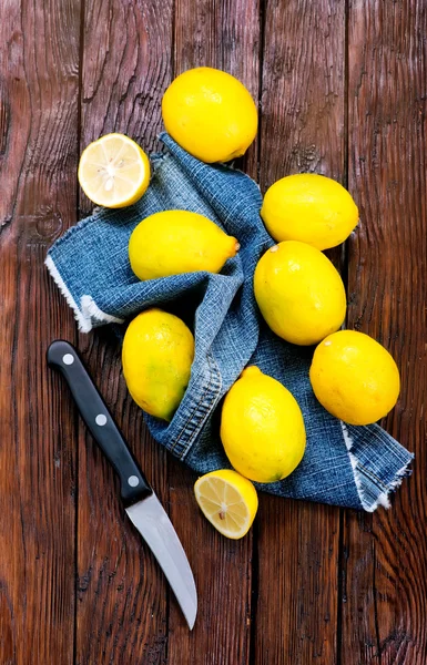 Citrons jaunes frais — Photo