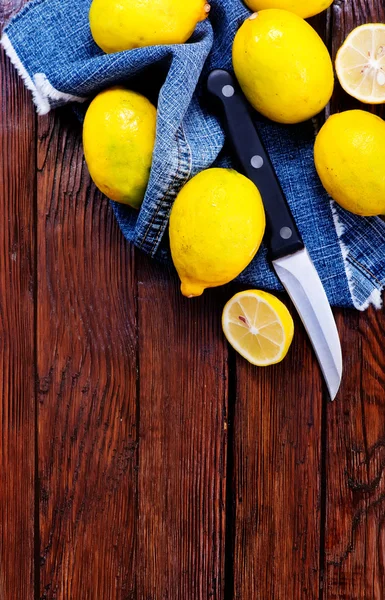 Färska gula citroner — Stockfoto