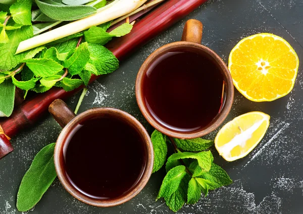 Fresh tea in cups — Stock Photo, Image