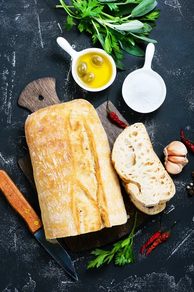 Свежий итальянский хлеб — стоковое фото