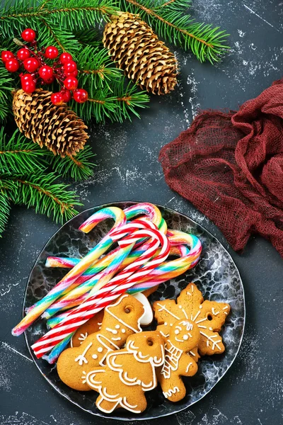 Kekse und Zuckerstangen — Stockfoto