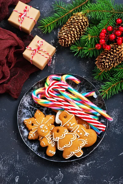Kekse und Zuckerstangen — Stockfoto