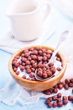 süt ile kuru Kahvaltı