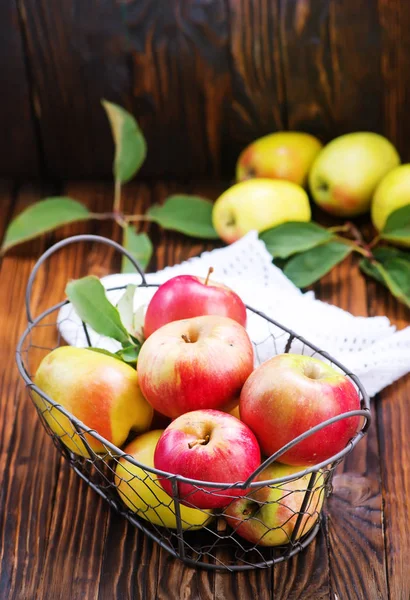 Ώριμα καλλιέργεια μήλων — Φωτογραφία Αρχείου