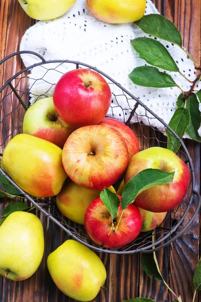 Cultivo maduro de manzanas —  Fotos de Stock