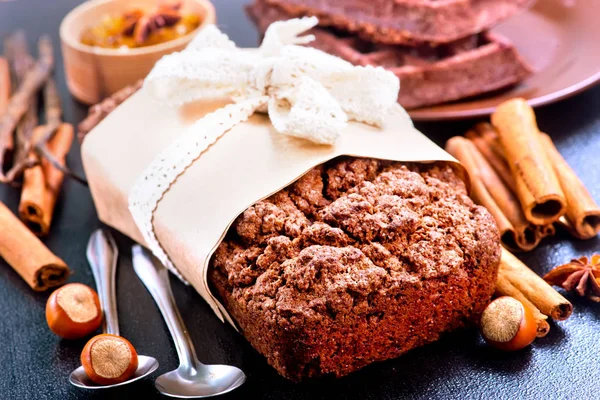 Schokoladenkuchen mit Gewürzen — Stockfoto