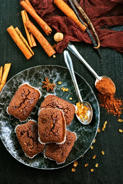 Schokoladenkuchen mit Gewürzen — Stockfoto
