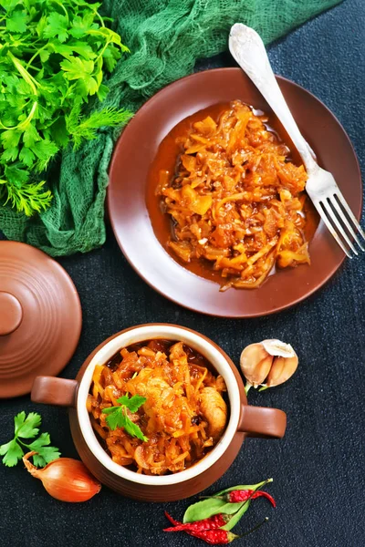 Stewed cabbage with tomato sauce — Stock Photo, Image