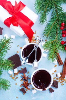 Baharat ile sıcak çikolata