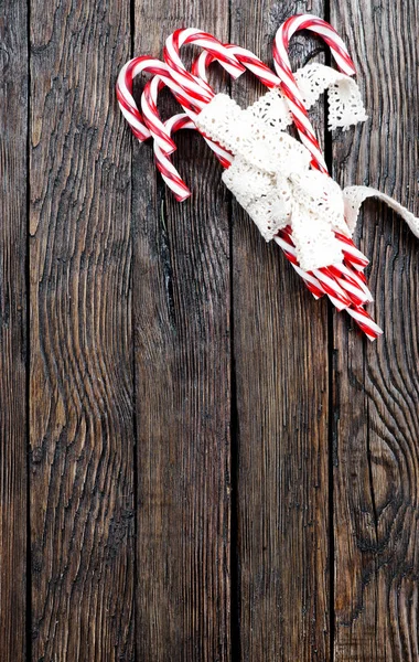 Zuckerstangen mit weißer Schleife — Stockfoto