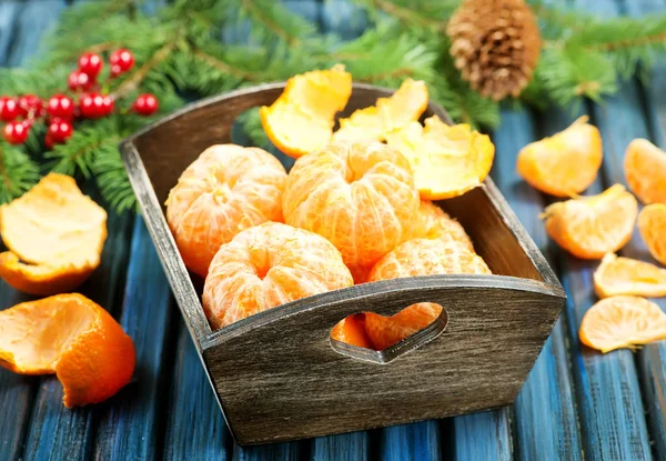 Mandarines fraîches sur une table — Photo