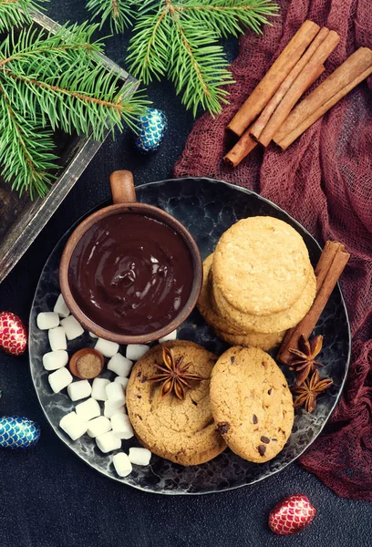 Galletas de Navidad y chocolate caliente —  Fotos de Stock