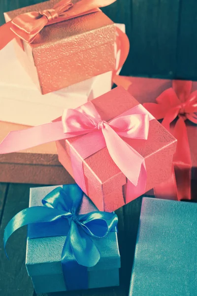 Schachteln für Geschenke mit Bändern — Stockfoto