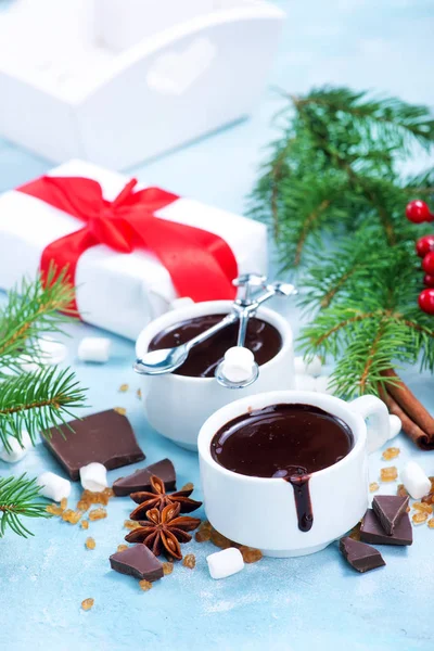 Chocolate caliente con especias y malvavisco — Foto de Stock