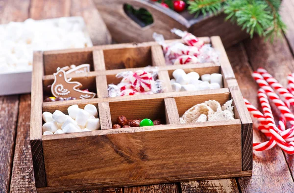 Weihnachtsbonbons in Schachtel — Stockfoto