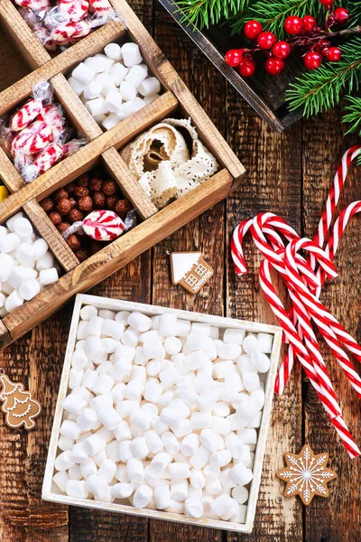 Dulces de Navidad en caja —  Fotos de Stock