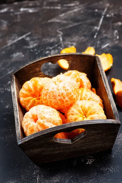 Mandarinas en caja de madera — Foto de Stock