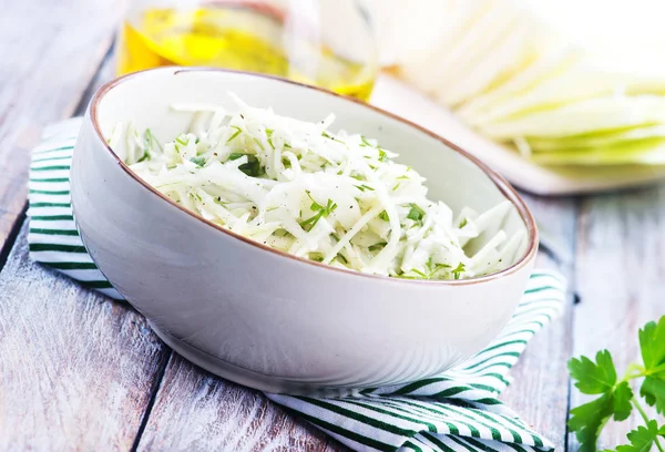 Salada de repolho em tigela — Fotografia de Stock