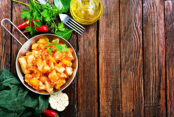 Vegetables with sauce in pan — Stock Photo, Image