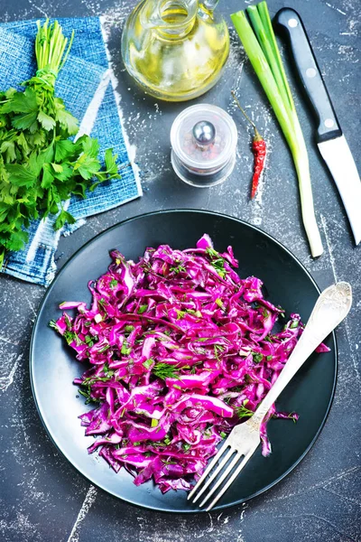 Ensalada de col en plato — Foto de Stock