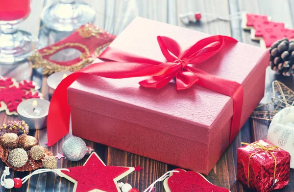 Box for present on the wooden table — Stock Photo, Image