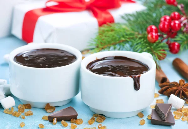 Chocolate caliente y decoraciones de Navidad — Foto de Stock