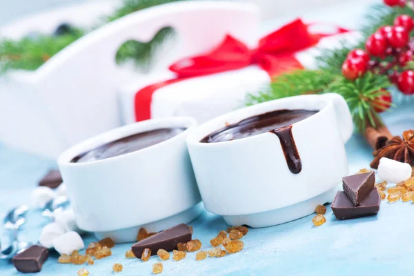 Chocolate caliente y decoraciones de Navidad — Foto de Stock