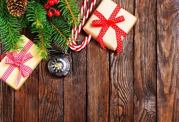Vánoční ozdoby a jedle — Stock fotografie