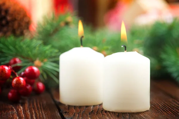 Bougies et cadeaux de Noël — Photo