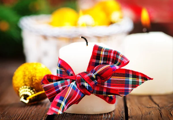 Candles with ribbon on a table — Stock Photo, Image