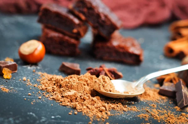 Torta e cacao in polvere — Foto Stock
