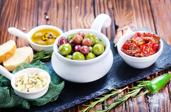 Olives, cheese and dry tomatoes — Stock Photo, Image