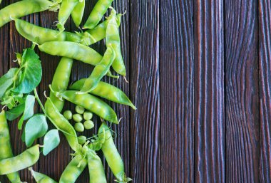 tabloda yeşil bezelye