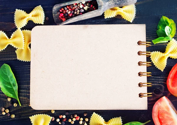 Makarna ve baharat ile not etmek