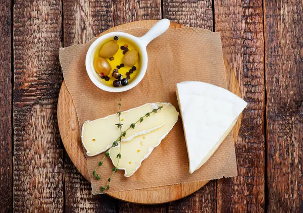 Cheese with sauce and herbs — Stock Photo, Image