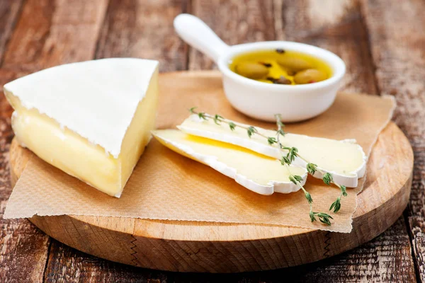 Cheese with sauce and herbs — Stock Photo, Image