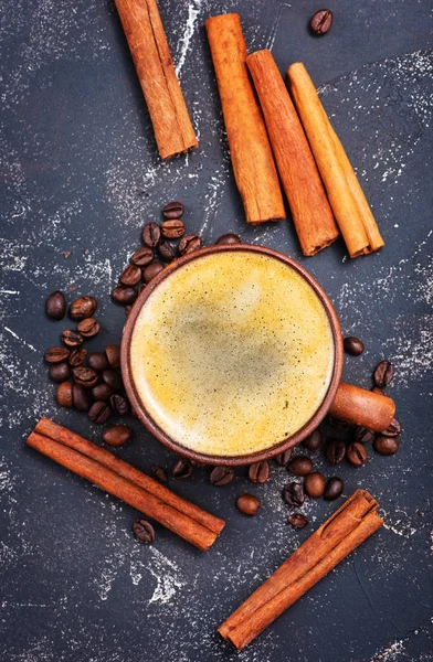 Café en taza con frijoles — Foto de Stock