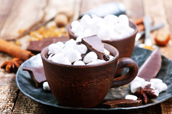 Chocolat chaud dans des tasses — Photo