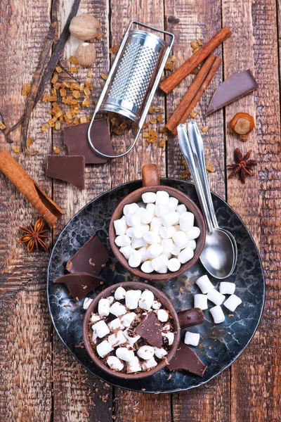 Chocolate quente em copos — Fotografia de Stock