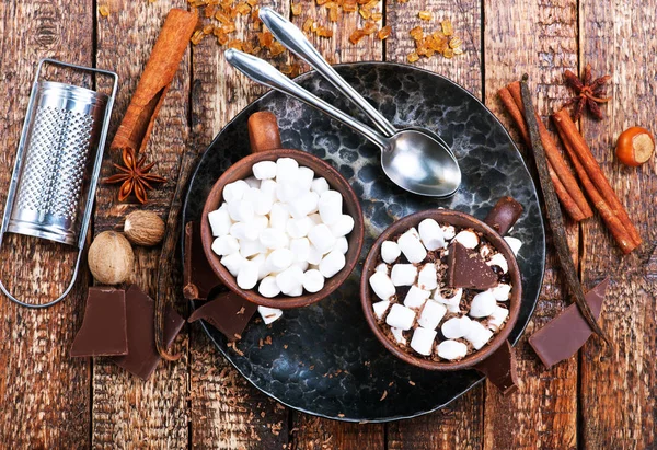 Chocolate quente em copos — Fotografia de Stock