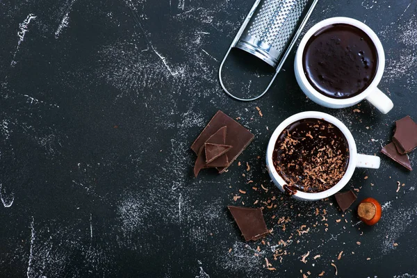 Warme chocolademelk in kopjes — Stockfoto