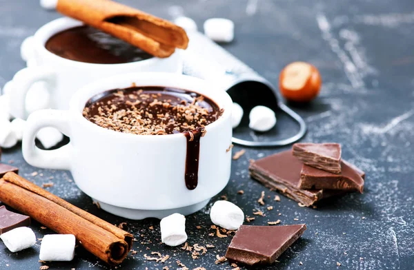 Chocolate caliente en tazas — Foto de Stock