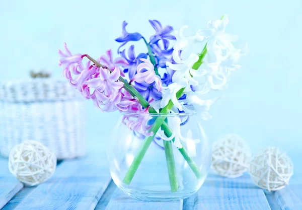 Cam vazodaki çiçekler — Stok fotoğraf