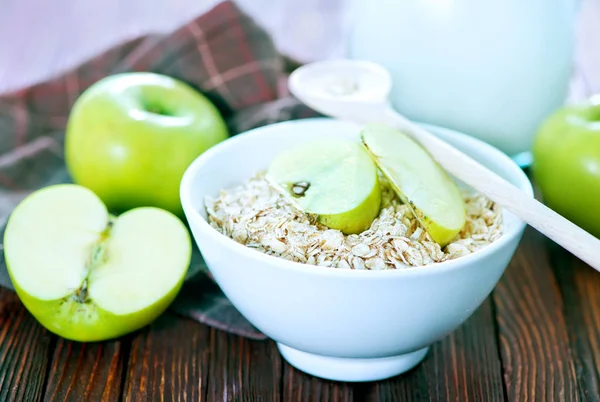 Oat flakes with apples — Stock Photo, Image