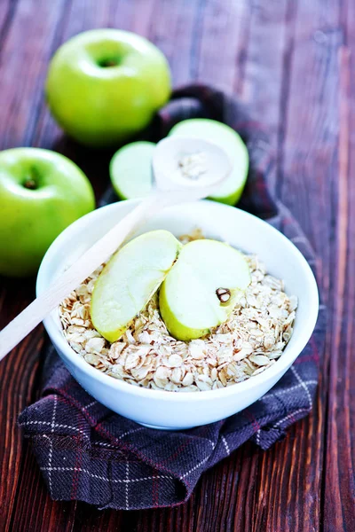Oat flakes with apples — Stock Photo, Image