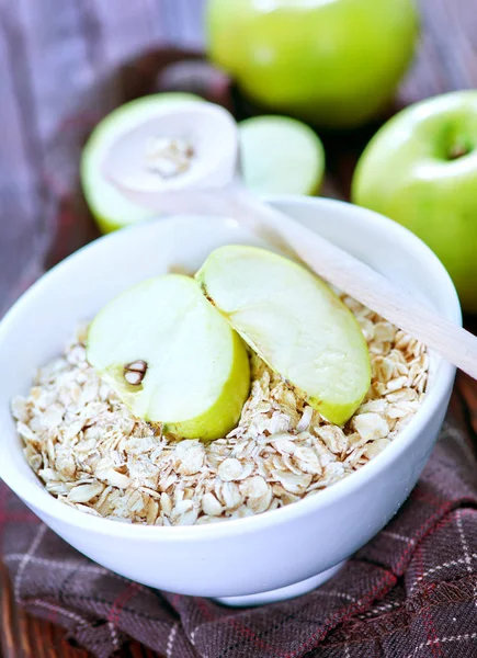 Oat flakes with apples — Stock Photo, Image