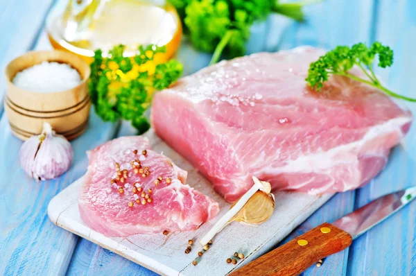 Raw meat with spices on board — Stock Photo, Image